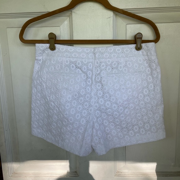 White lace shorts! - Picture 3 of 6